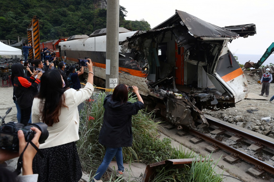 台湾で史上最悪の脱線事故 Tokyo Headline